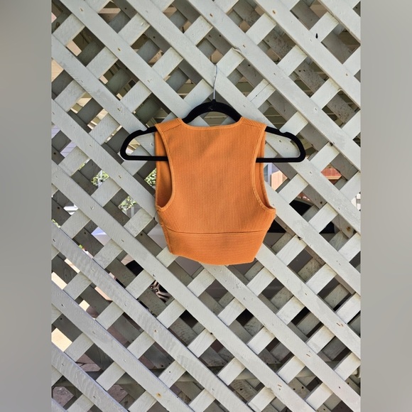 ❤️Aritzia Babaton sculpt knit tank - Picture 2 of 2